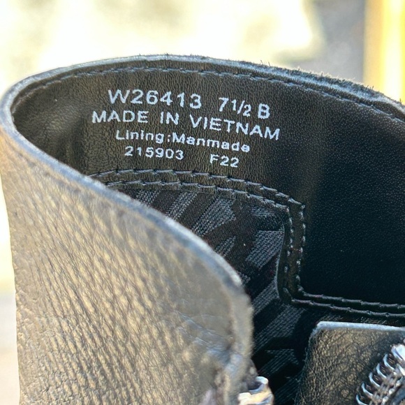 Cole Haan, River Chelsea Waterproof Leather
Bootie/Side Zip size 71/2B Black - Picture 8 of 11